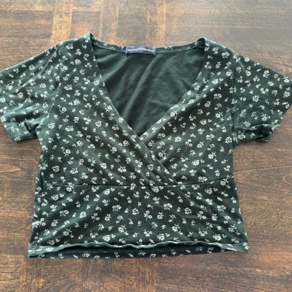 Brandy Melville Tops - Brandy Melville Shirt Women size Small S OSFM Green Floral Top